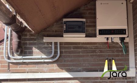 Instalación fotovoltaica de 10 placas con inversor híbrido trifásico 